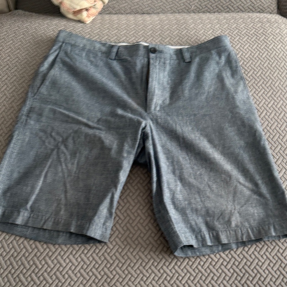 Banana Republic Men's Chambray Linen Short Sz 33 like New gently worn